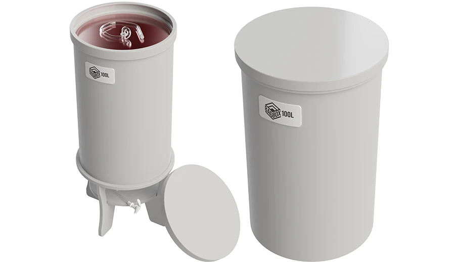 BagBox-bioprocess-drum-showing-open-3D-single-use-bag-with-red-fluid-next-to-a-closed-drum-with-lid.jpg
