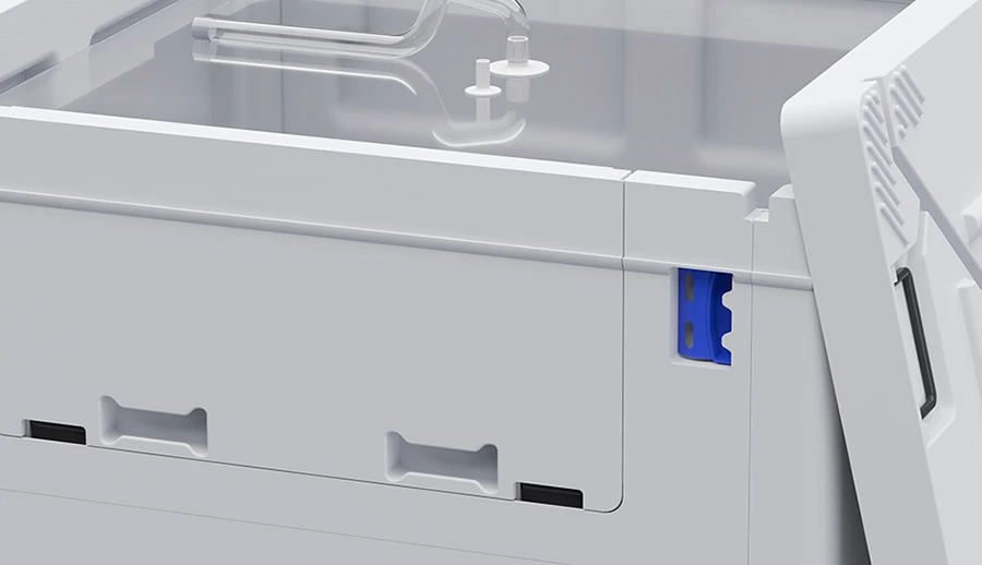 close-up-thermoplastic-cleanroom-tote-engineered-for-modern-bioprocessing-workflows.jpg
